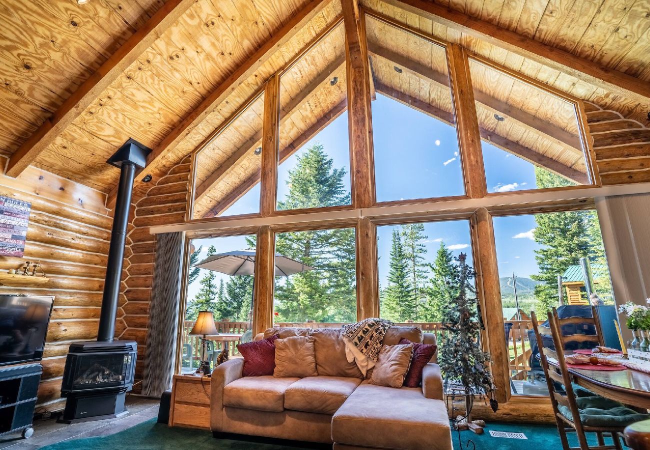 Cabin in Anaconda - Georgetown Lake Log Home Retreat 
