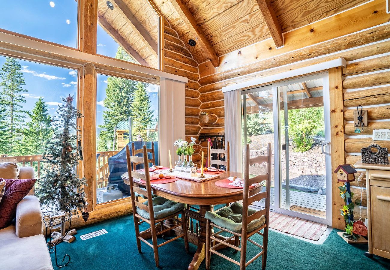 Cabin in Anaconda - Georgetown Lake Log Home Retreat 