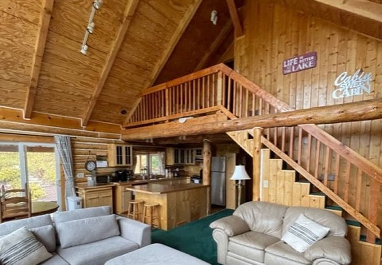 Cabin in Anaconda - Georgetown Lake Log Home Retreat 