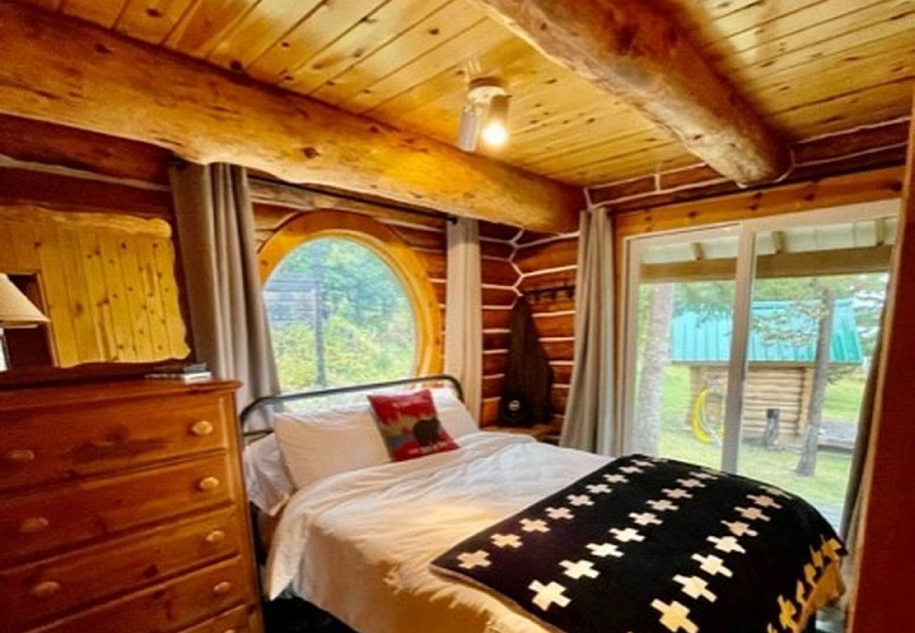Cabin in Anaconda - Georgetown Lake Log Home Retreat 
