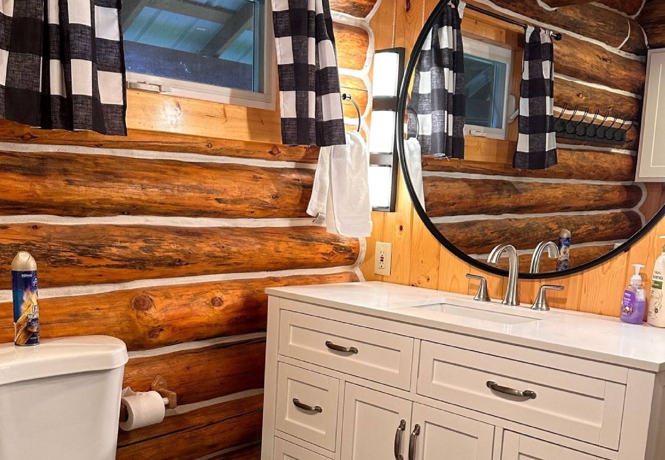 Cabin in Anaconda - Georgetown Lake Log Home Retreat 