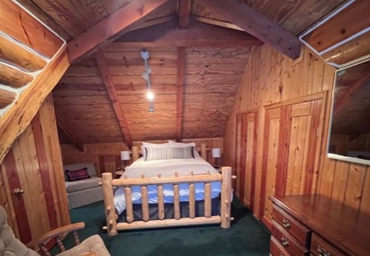 Cabin in Anaconda - Georgetown Lake Log Home Retreat 
