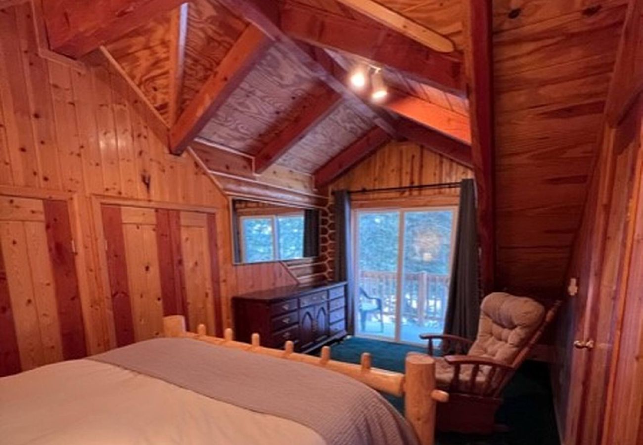 Cabin in Anaconda - Georgetown Lake Log Home Retreat 