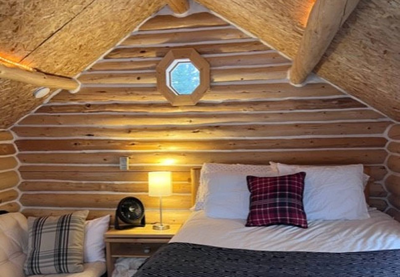 Cabin in Anaconda - Georgetown Lake Log Home Retreat 