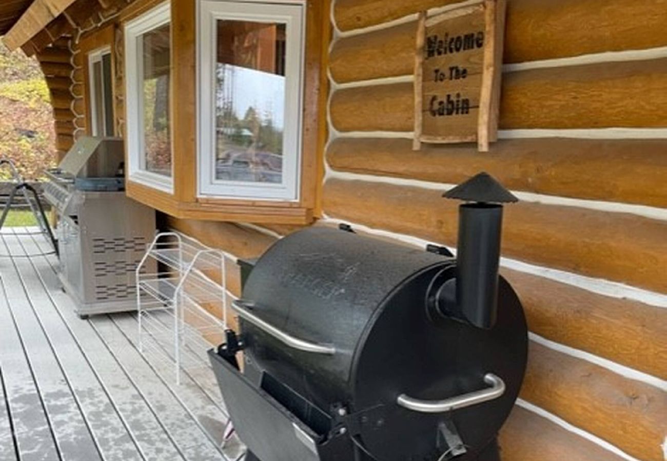 Cabin in Anaconda - Georgetown Lake Log Home Retreat 