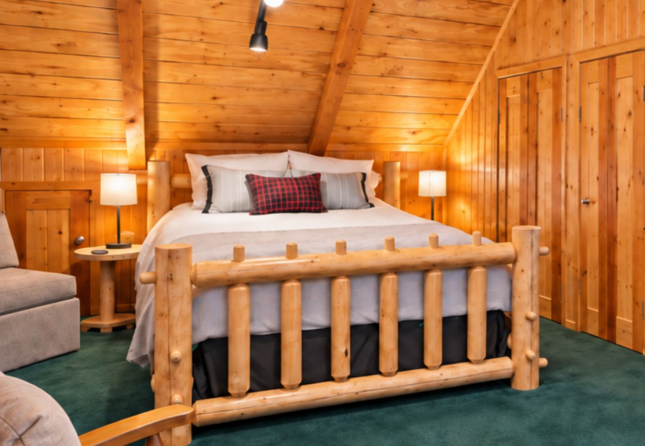 Cabin in Anaconda - Georgetown Lake Log Home Retreat