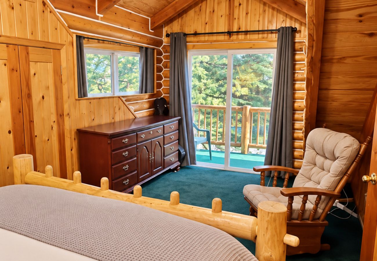 Cabin in Anaconda - Georgetown Lake Log Home Retreat