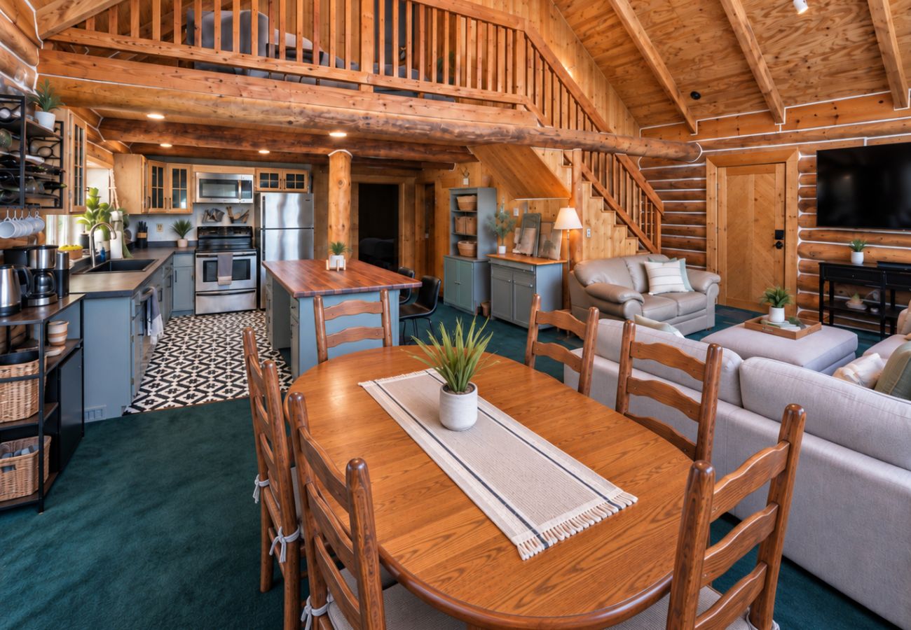 Cabin in Anaconda - Georgetown Lake Log Home Retreat