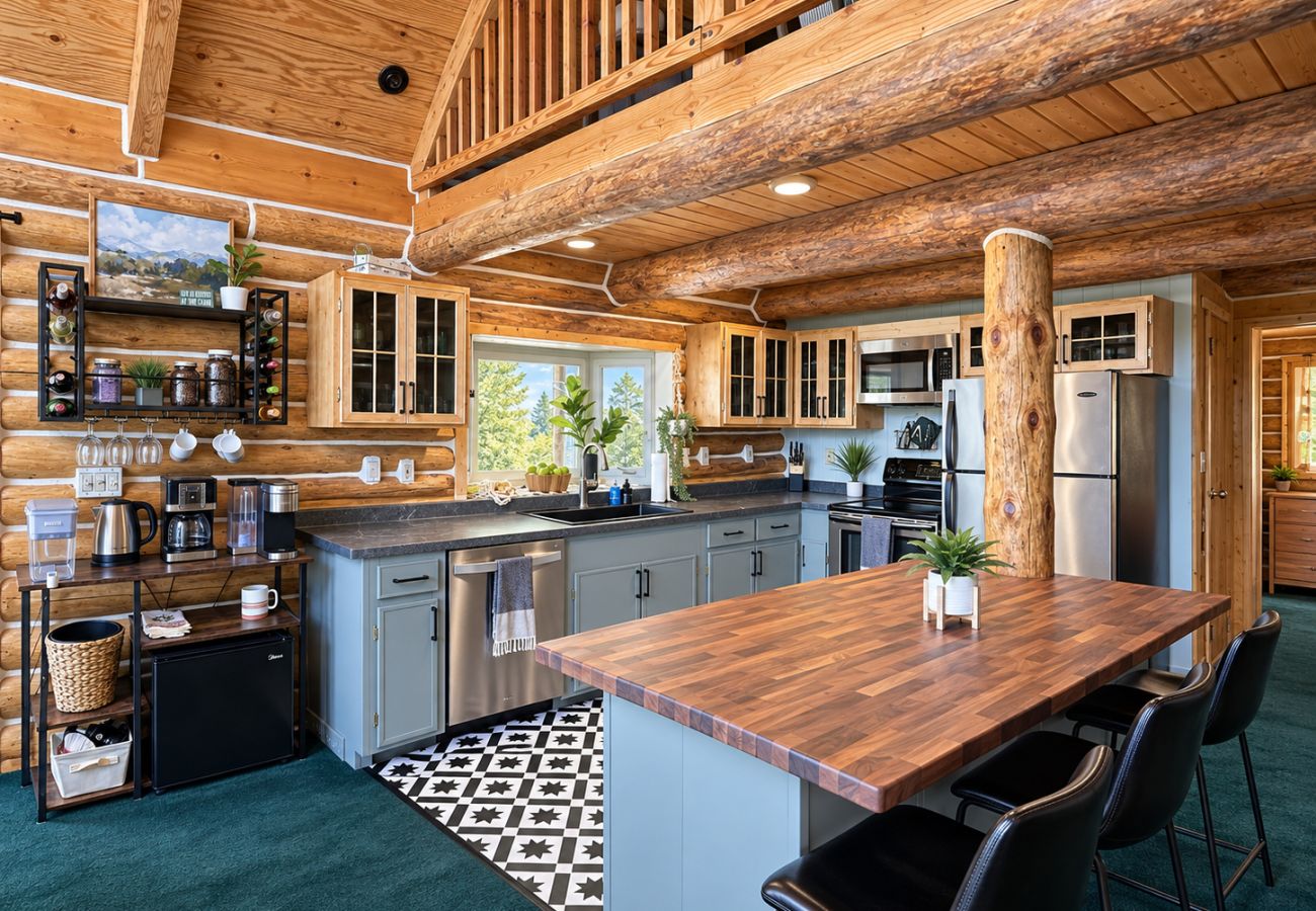 Cabin in Anaconda - Georgetown Lake Log Home Retreat