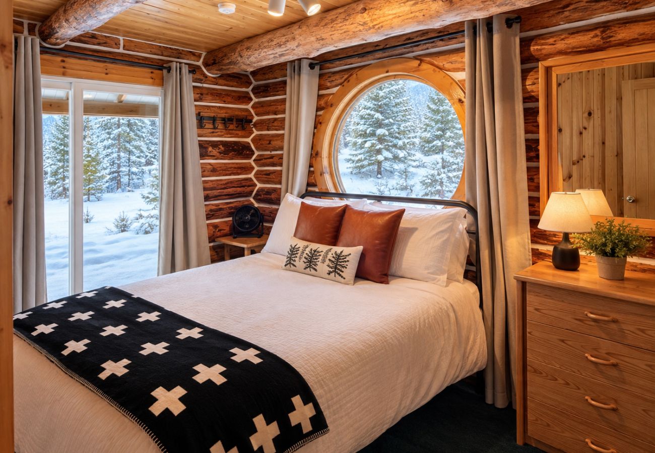 Cabin in Anaconda - Georgetown Lake Log Home Retreat