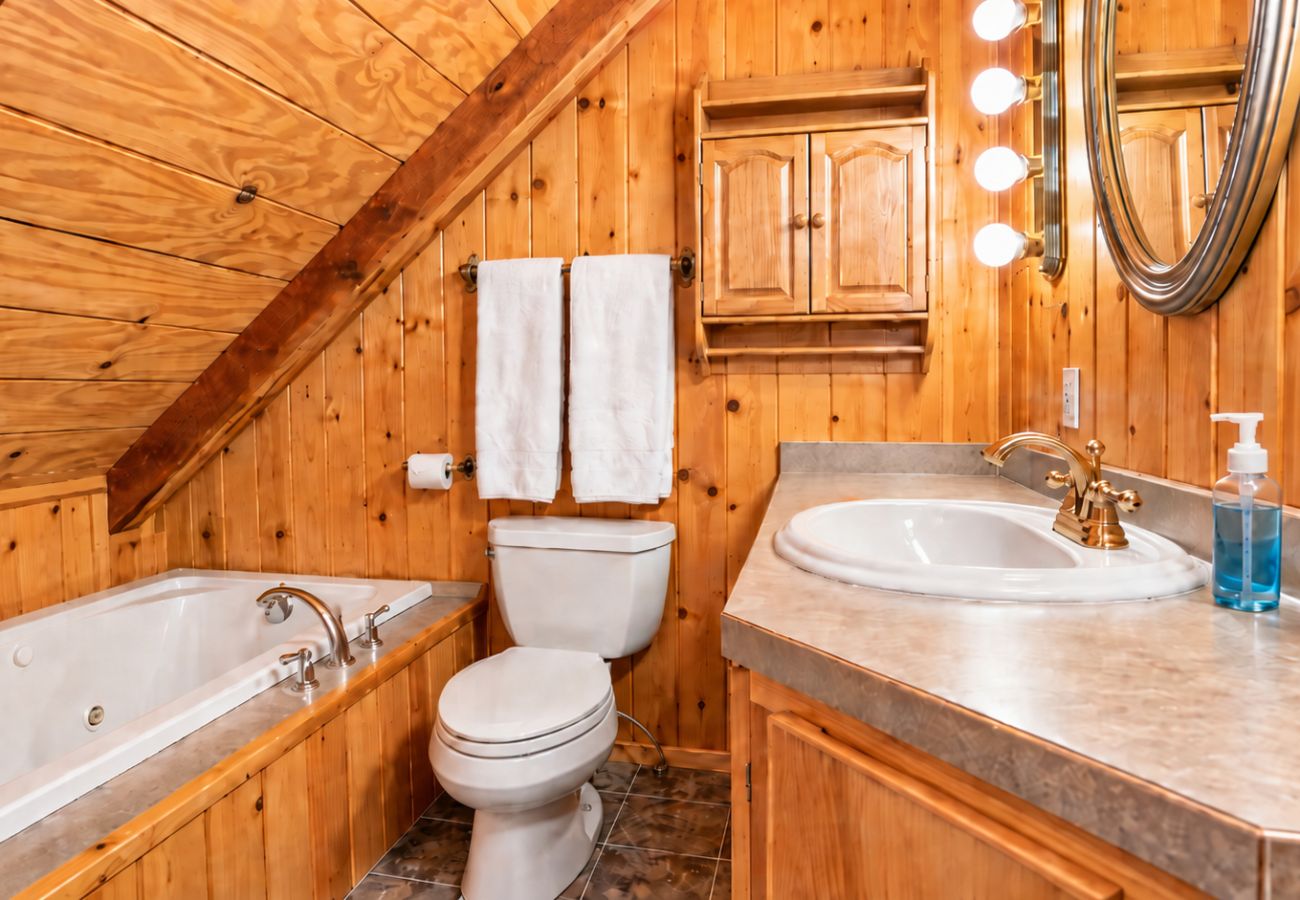 Cabin in Anaconda - Georgetown Lake Log Home Retreat