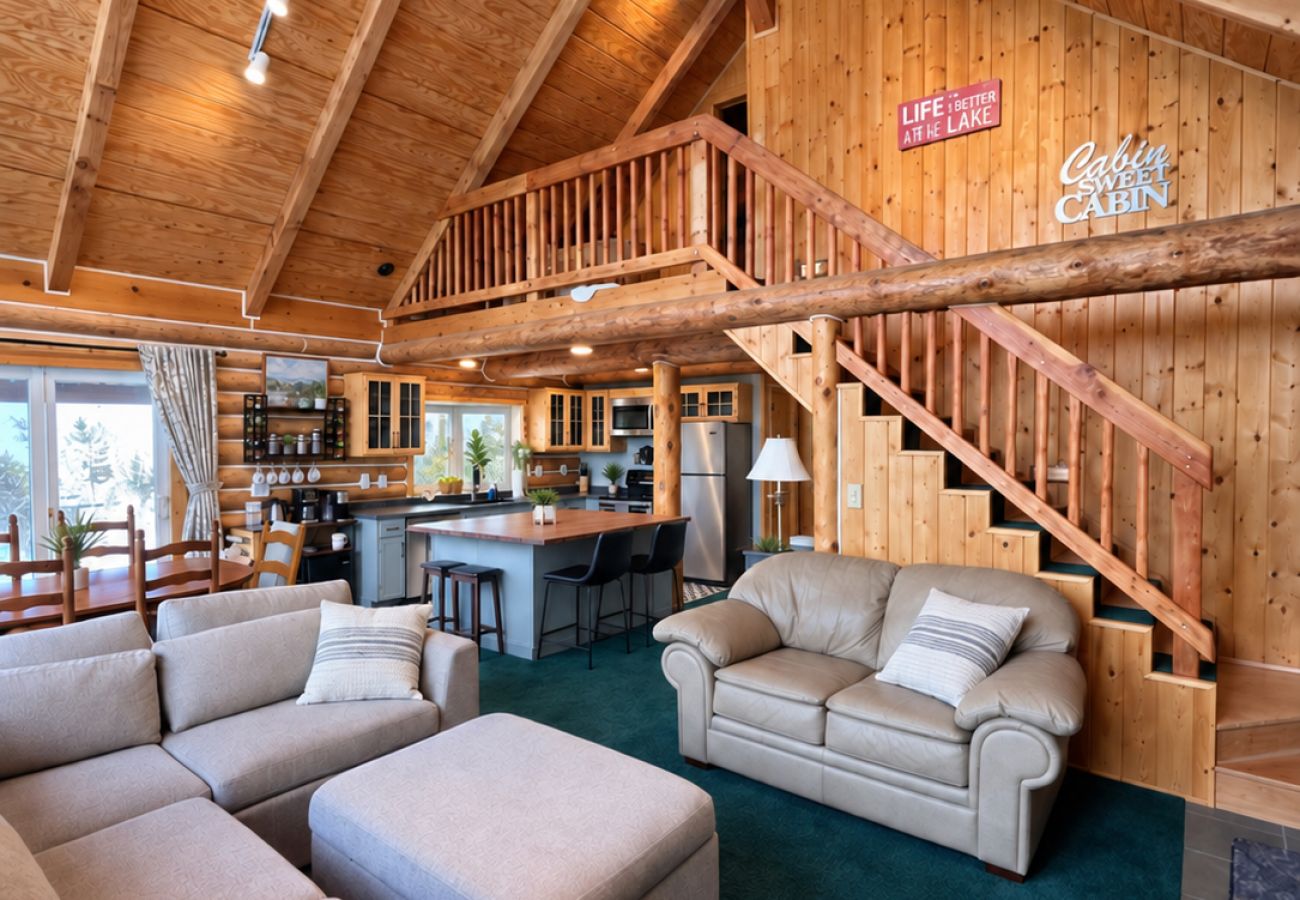 Cabin in Anaconda - Georgetown Lake Log Home Retreat