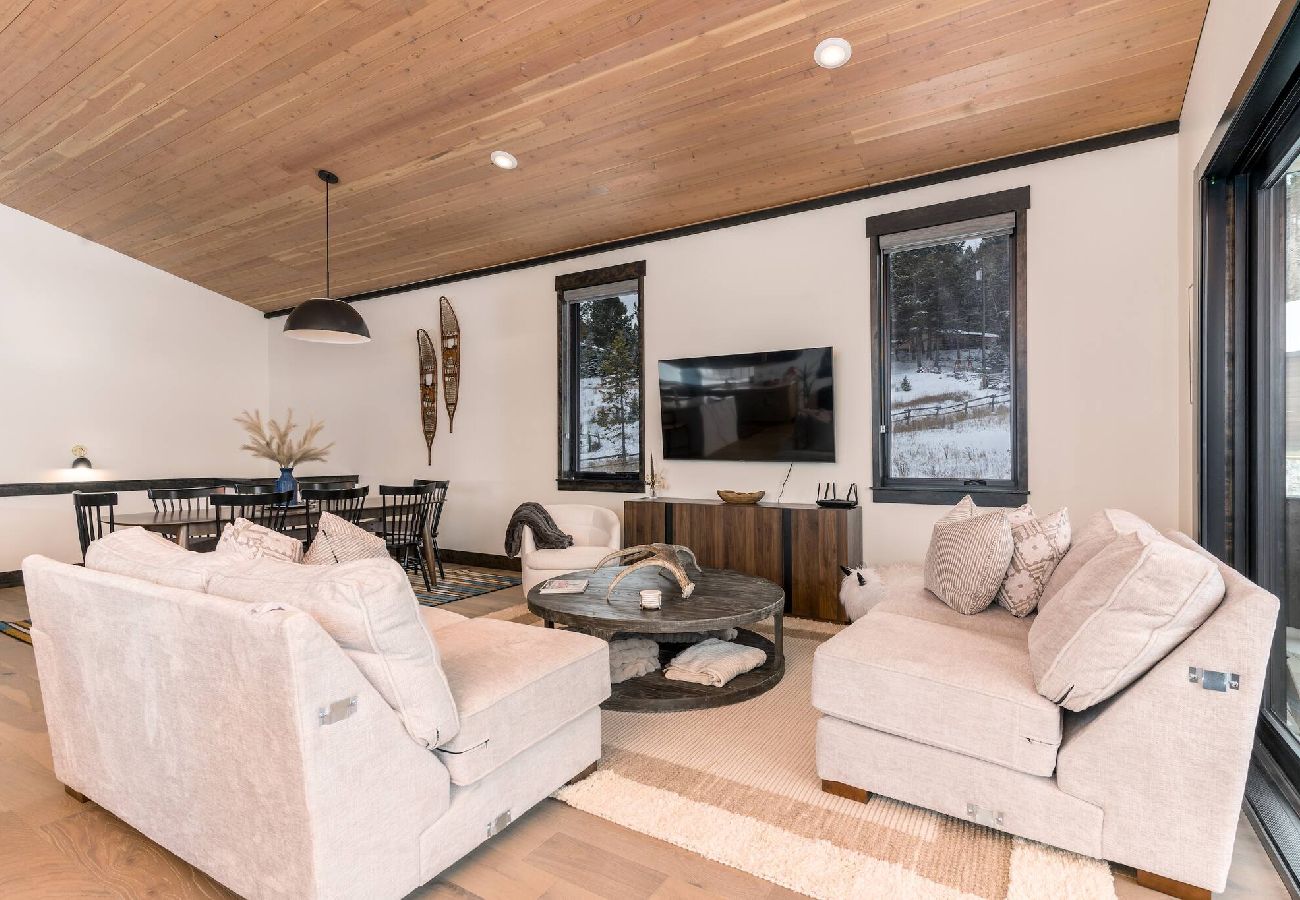 House in Anaconda - New, spacious home at Georgetown 