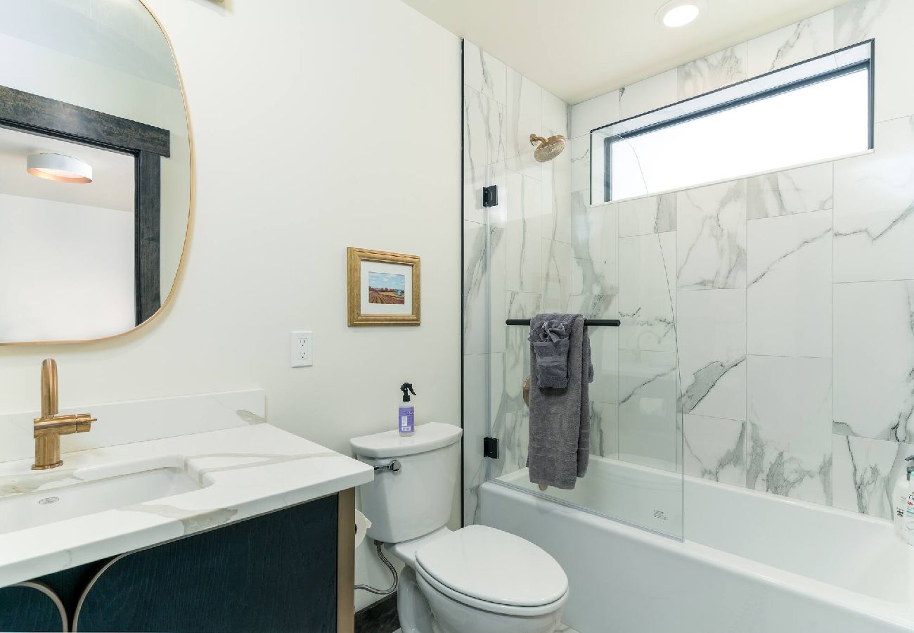 House in Anaconda - New, spacious home at Georgetown 