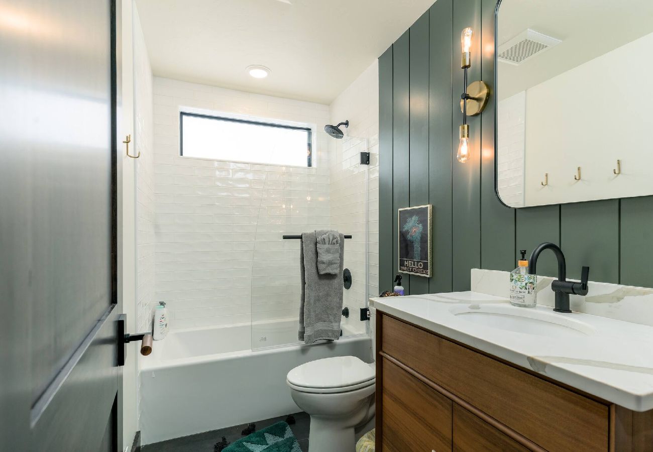House in Anaconda - New, spacious home at Georgetown 