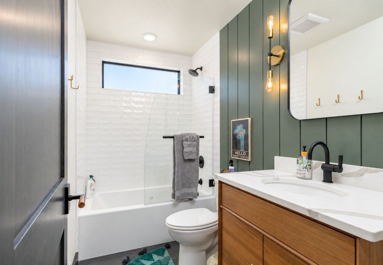 House in Anaconda - Marina Vista Retreat | Lake, Ski & Explore