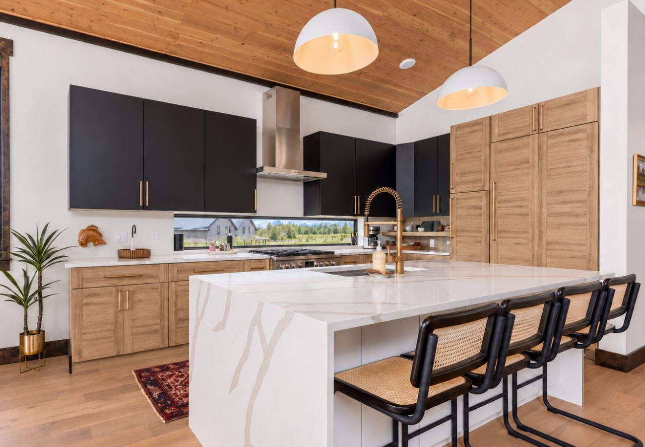 House in Anaconda - Marina Vista Retreat | Lake, Ski & Explore