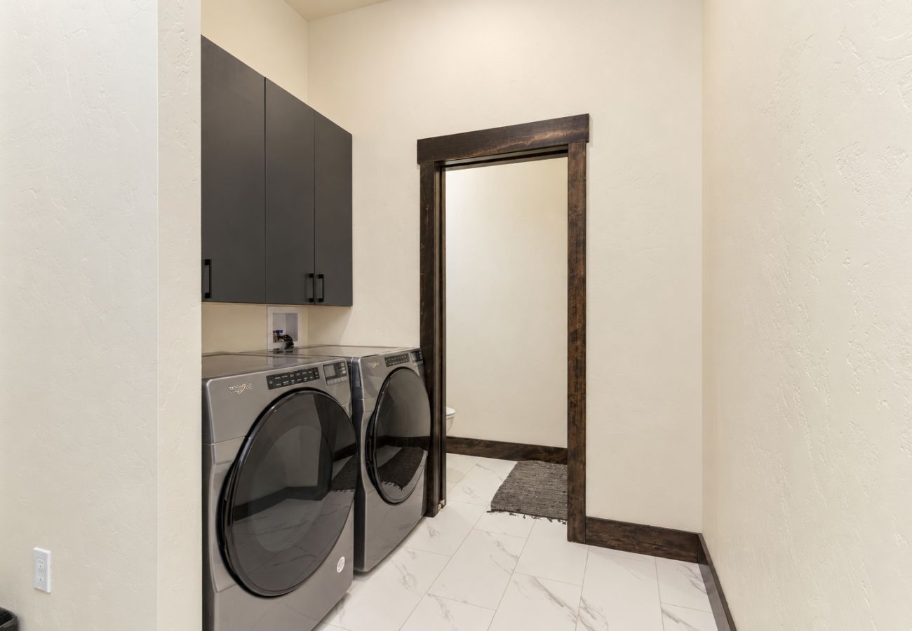 House in Anaconda - Marina Vista Retreat | Lake, Ski & Explore