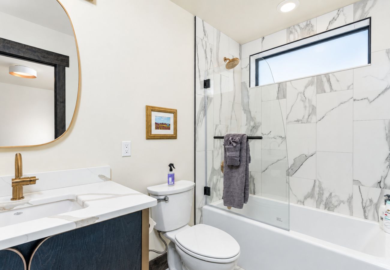 House in Anaconda - Marina Vista Retreat | Lake, Ski & Explore