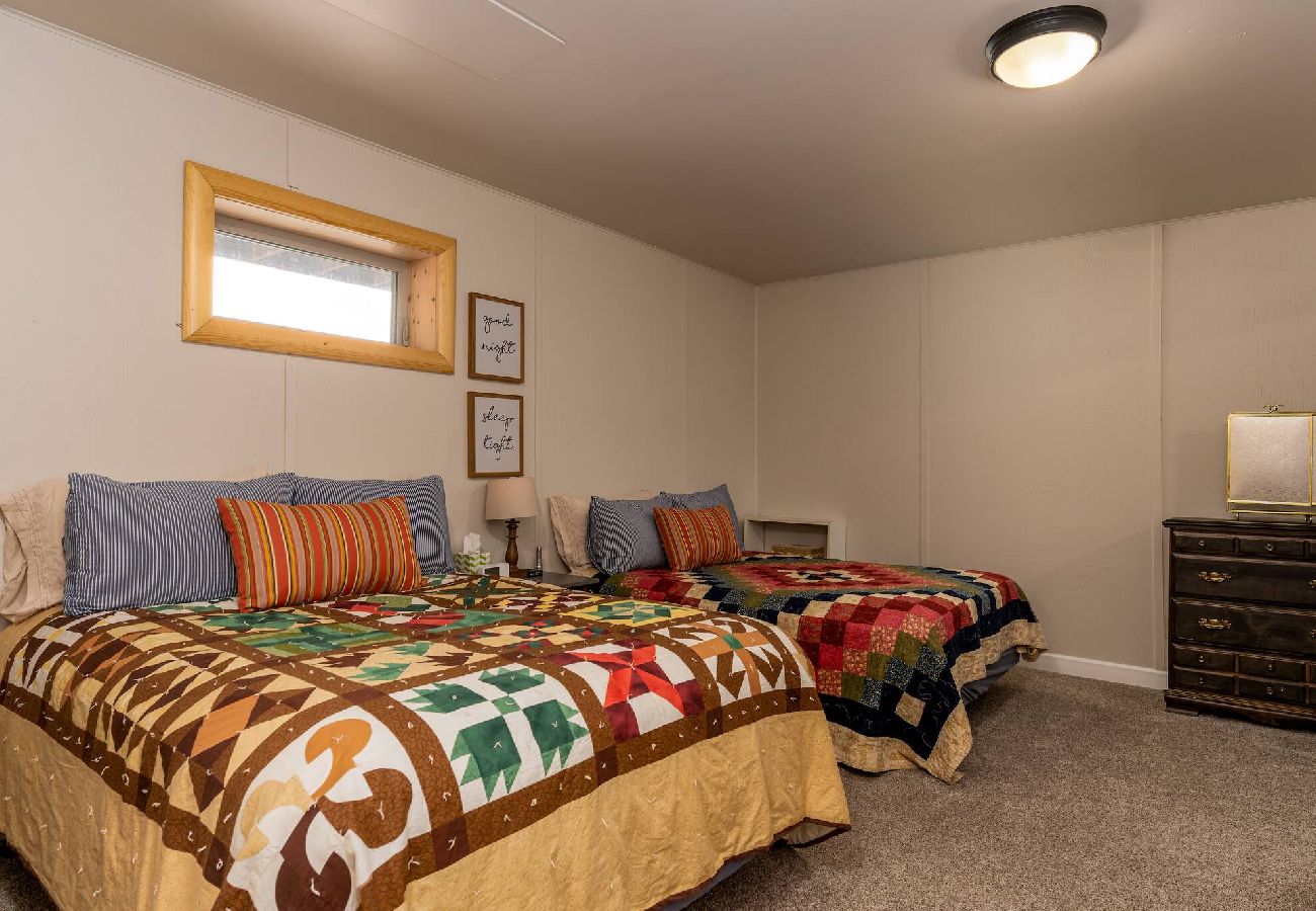 Cabin in Anaconda - The Grizzly Den 