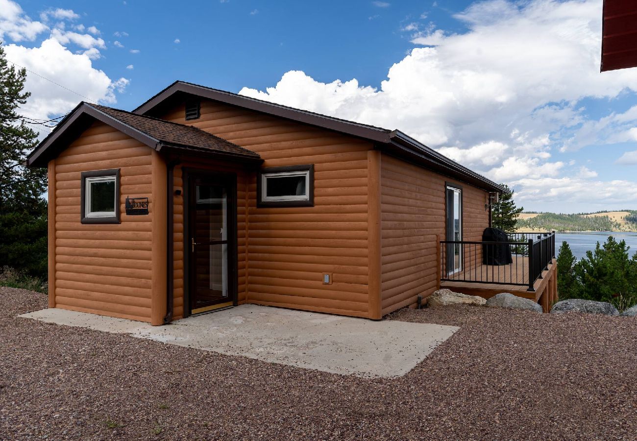 Cabin in Anaconda - The Grizzly Den 
