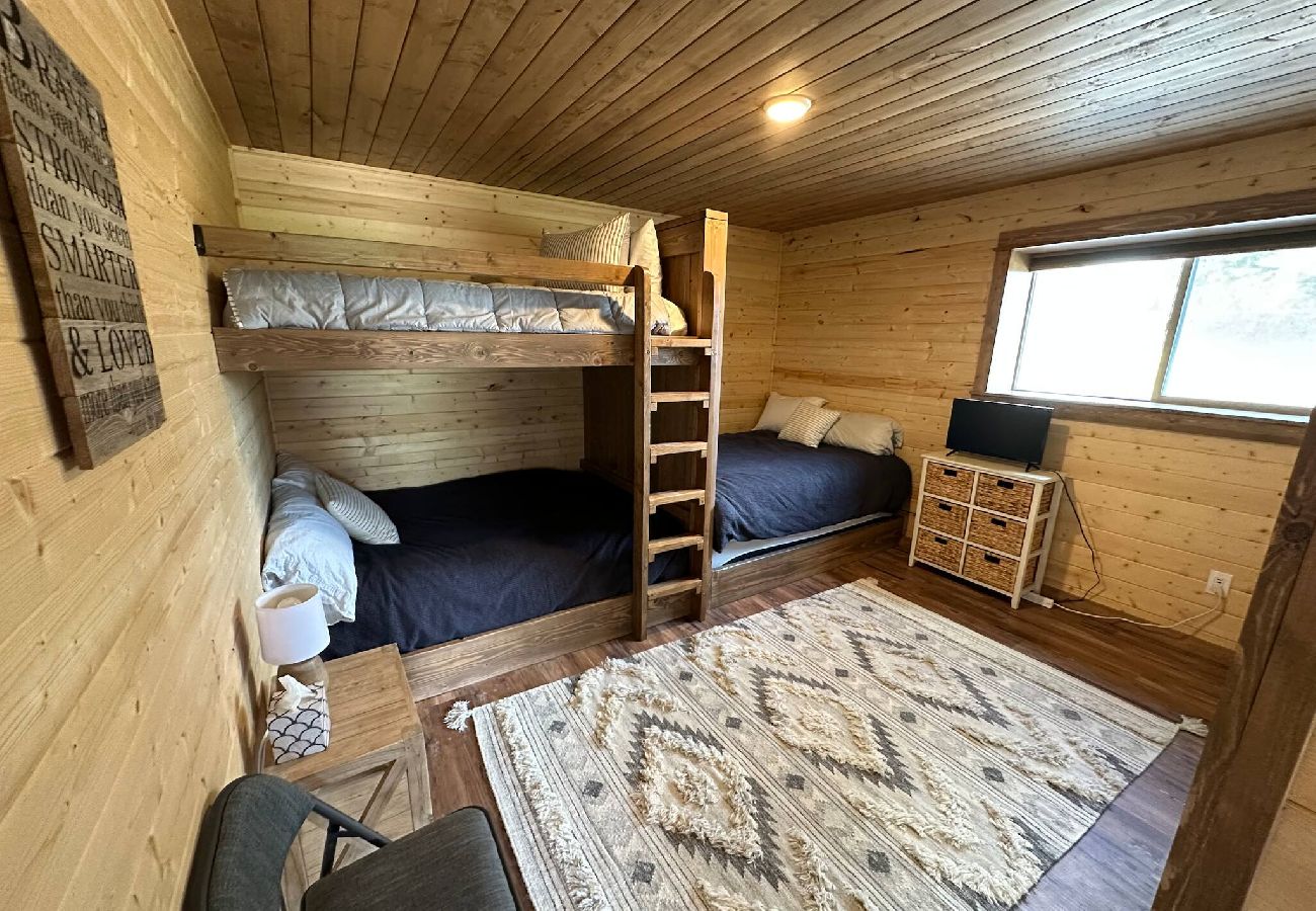 House in Anaconda - The Cozy Nest at Georgetown Lake 