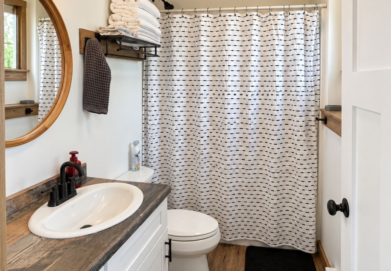 House in Anaconda - The Cozy Nest at Georgetown Lake