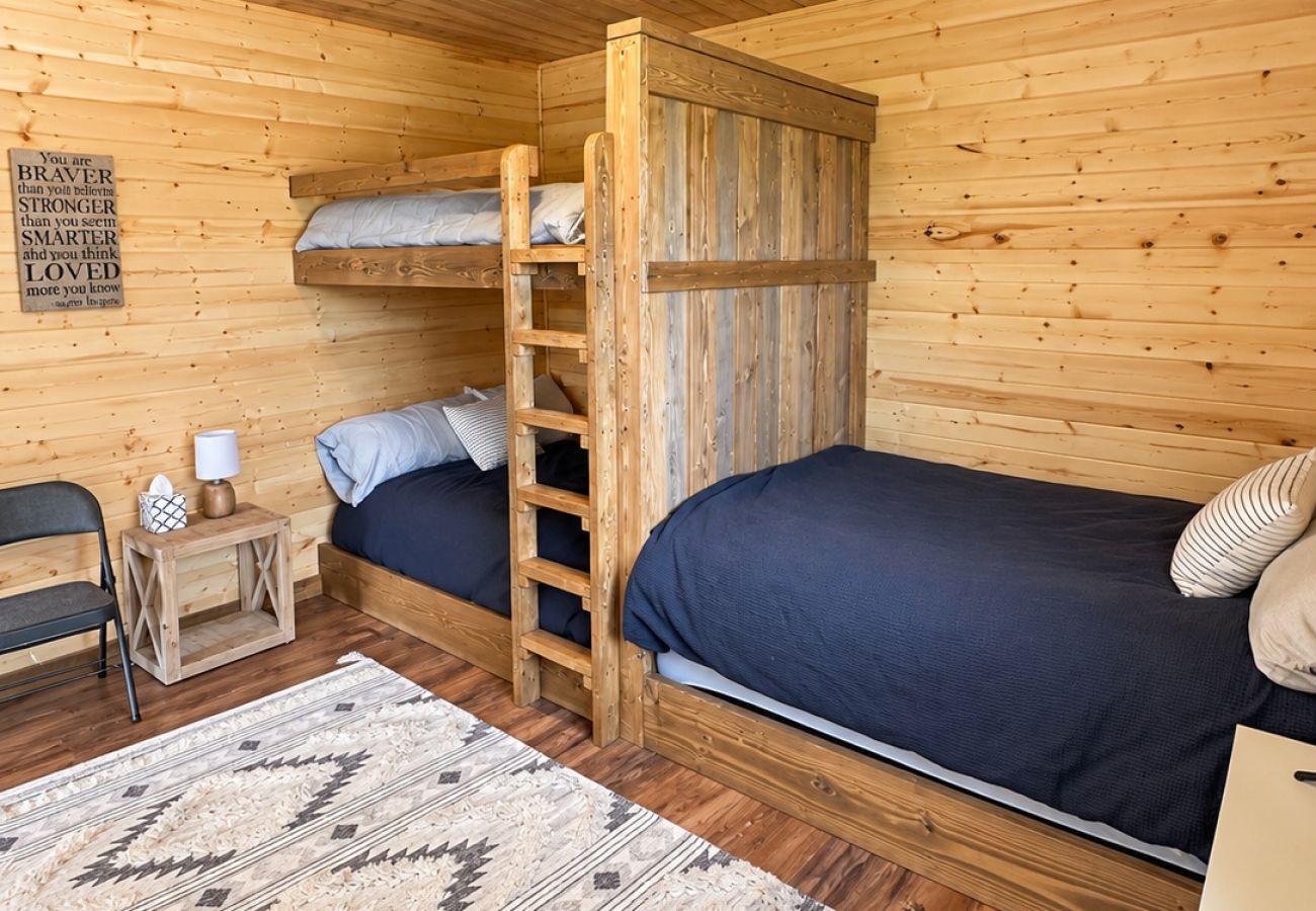 House in Anaconda - The Cozy Nest at Georgetown Lake