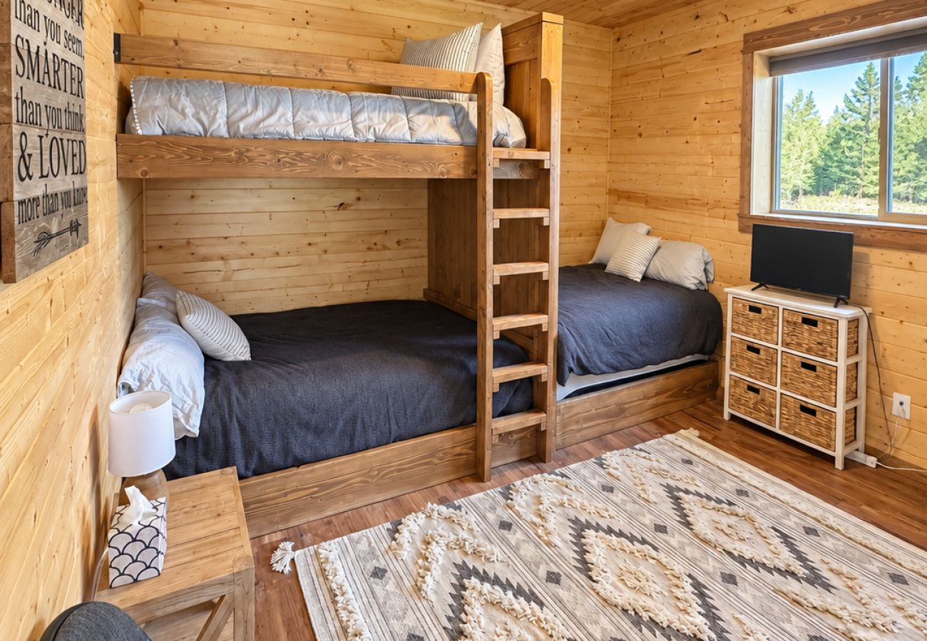 House in Anaconda - The Cozy Nest at Georgetown Lake