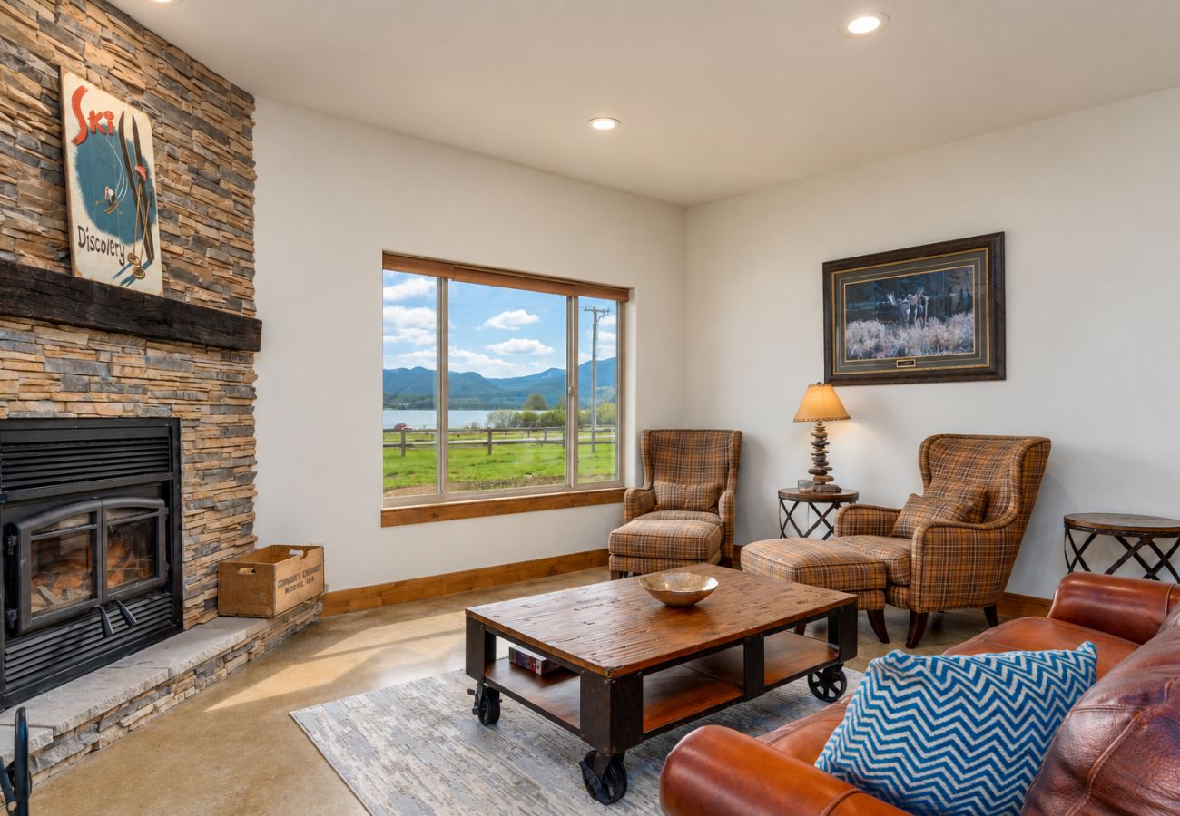 Townhouse in Anaconda - Lakeview townhouse just steps to Denton’s Point!