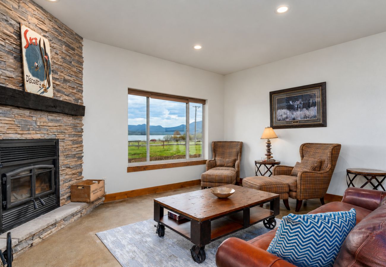 Townhouse in Anaconda - Lakeview townhouse just steps to Denton’s Point!