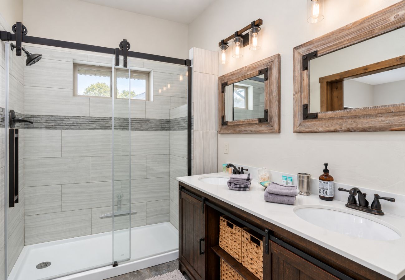 Townhouse in Anaconda - Lakeview townhouse just steps to Denton’s Point!