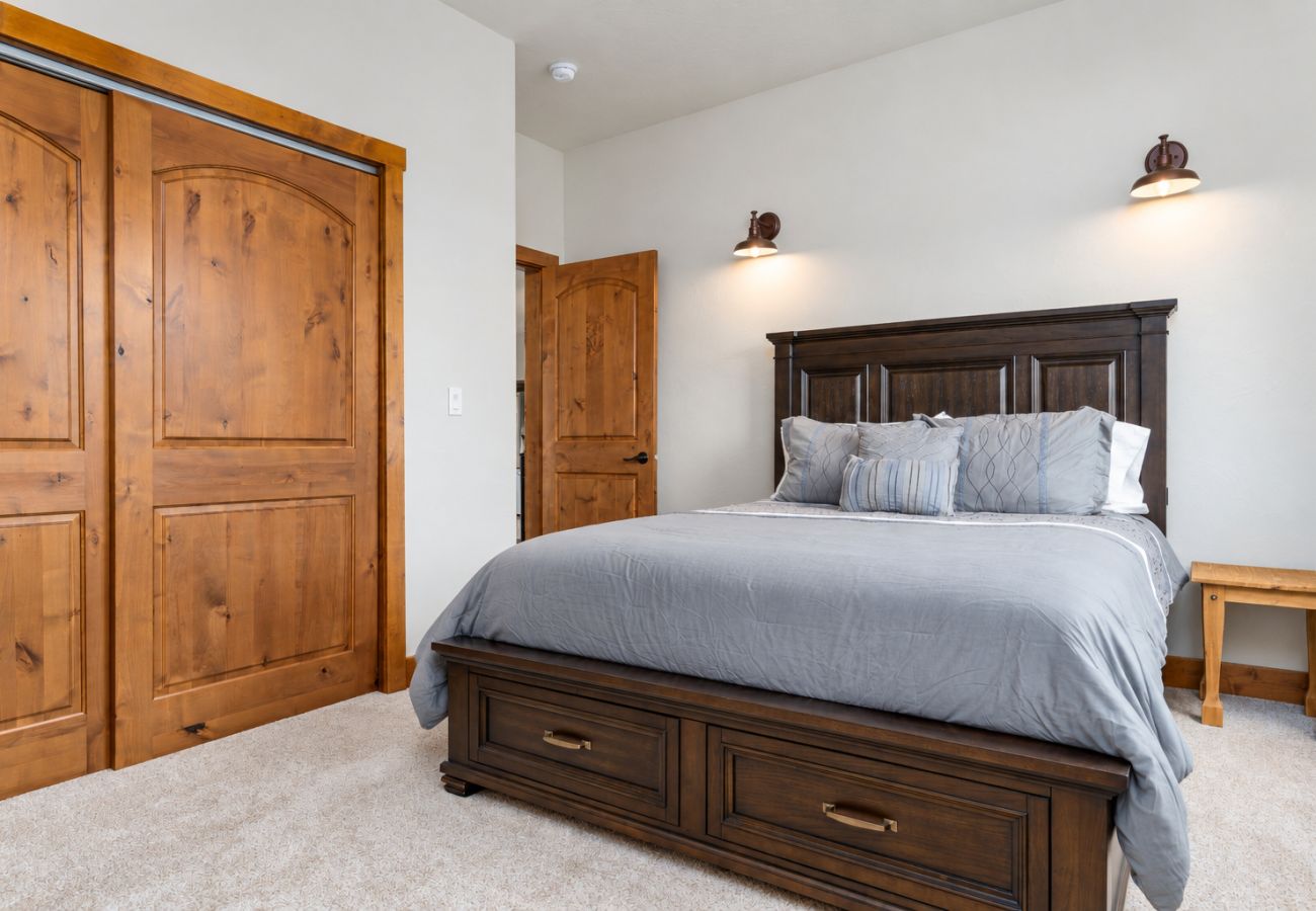 Townhouse in Anaconda - Lakeview townhouse just steps to Denton’s Point!