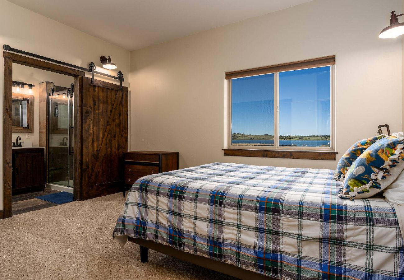 Townhouse in Anaconda - 4 Season Recreational Retreat! 