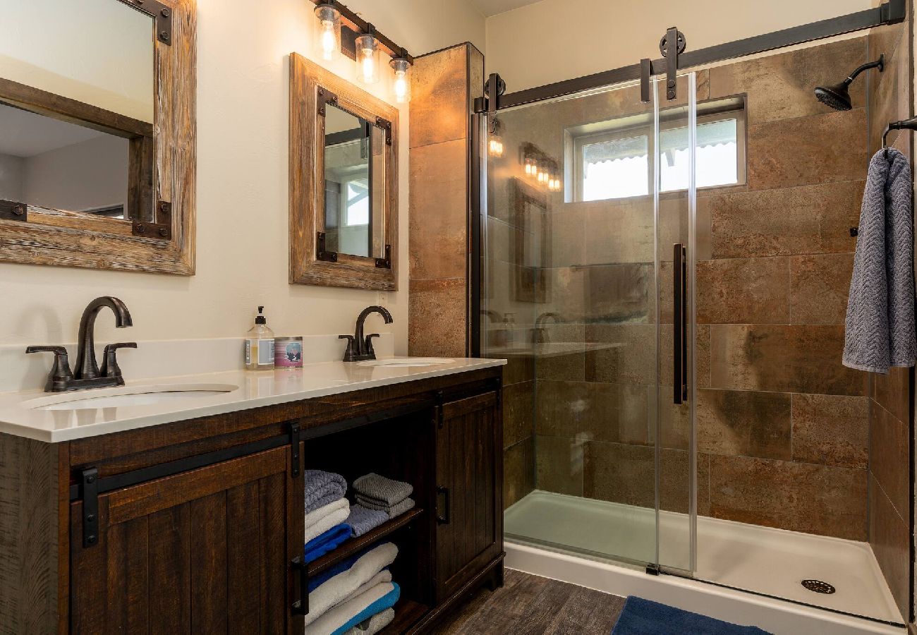 Townhouse in Anaconda - 4 Season Recreational Retreat! 