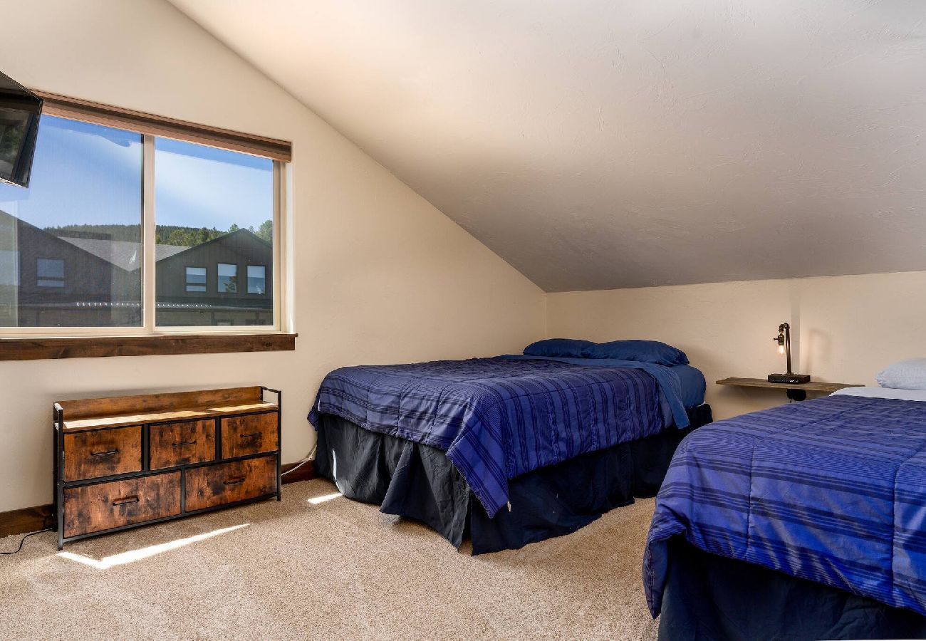 Townhouse in Anaconda - 4 Season Recreational Retreat! 