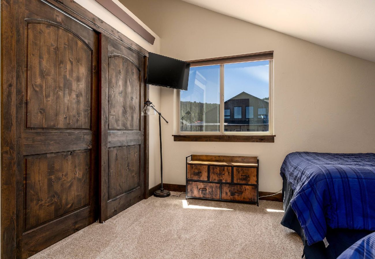 Townhouse in Anaconda - 4 Season Recreational Retreat! 