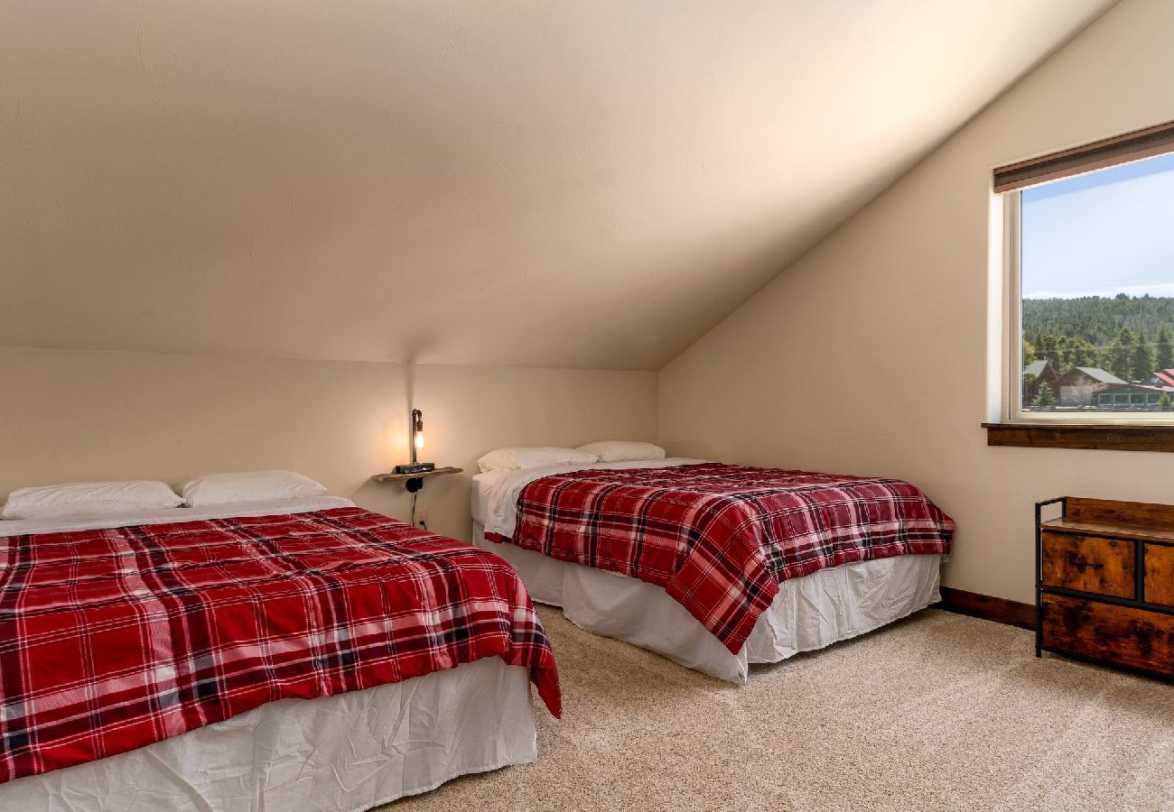 Townhouse in Anaconda - 4 Season Recreational Retreat! 