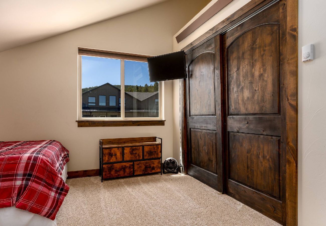 Townhouse in Anaconda - 4 Season Recreational Retreat! 