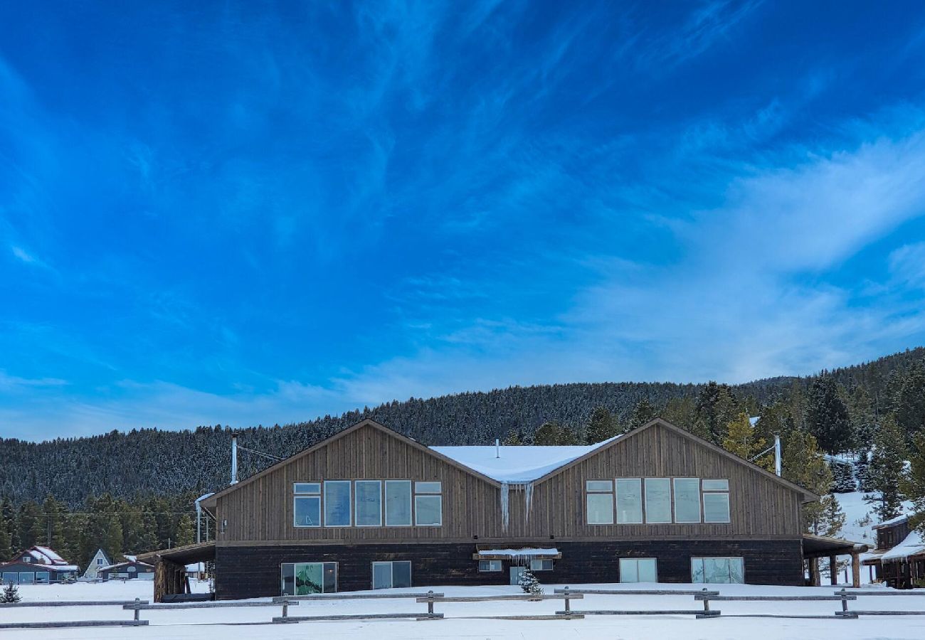 Townhouse in Anaconda - 4 Season Recreational Retreat! 