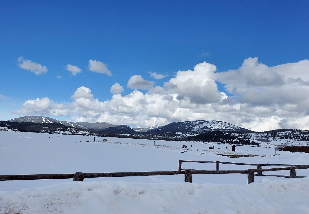 Townhouse in Anaconda - 4 Season Recreational Retreat! 