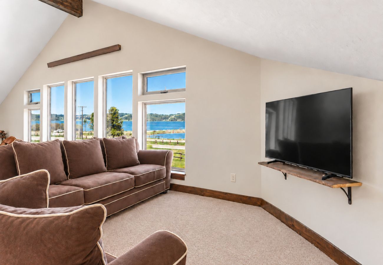 Townhouse in Anaconda - 4 Season Recreational Retreat!