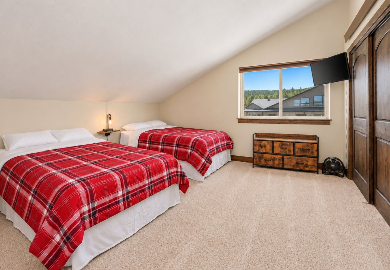 Townhouse in Anaconda - 4 Season Recreational Retreat!
