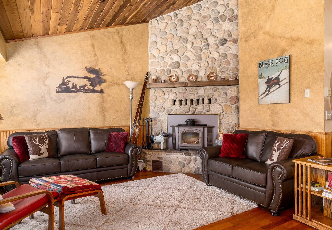 House in Anaconda - Georgetown Lake home with hot tub, sauna, & views! 