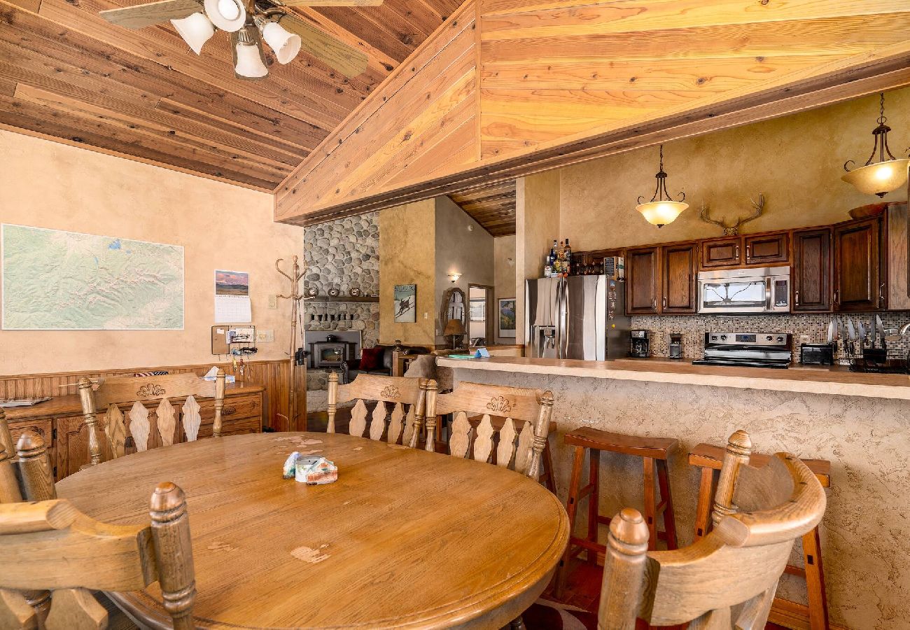 House in Anaconda - Georgetown Lake home with hot tub, sauna, & views! 