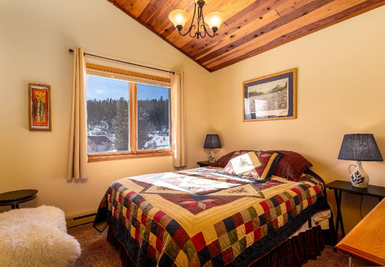 House in Anaconda - Georgetown Lake home with hot tub, sauna, & views! 
