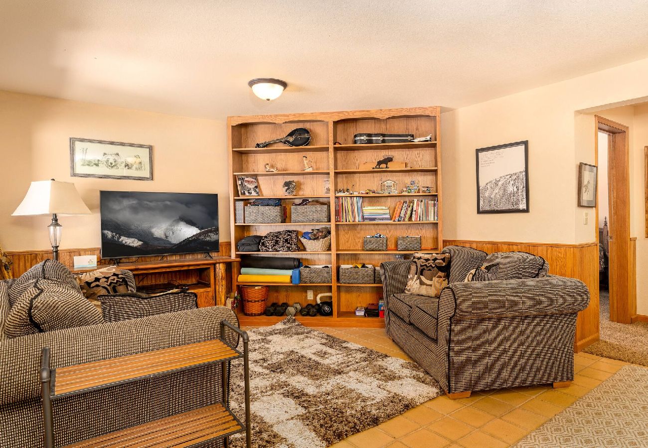 House in Anaconda - Georgetown Lake home with hot tub, sauna, & views! 