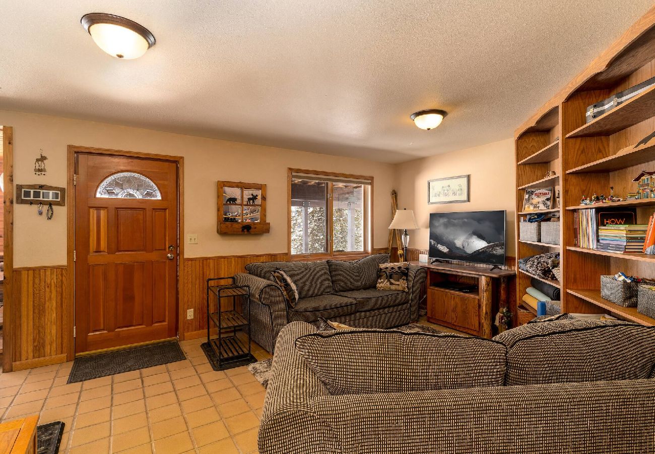 House in Anaconda - Georgetown Lake home with hot tub, sauna, & views! 