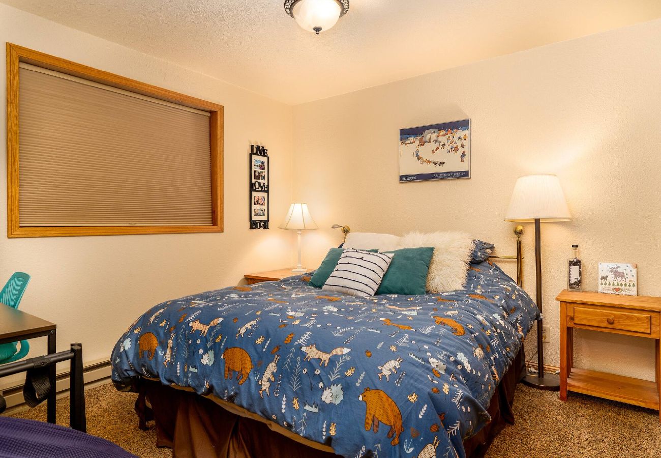House in Anaconda - Georgetown Lake home with hot tub, sauna, & views! 