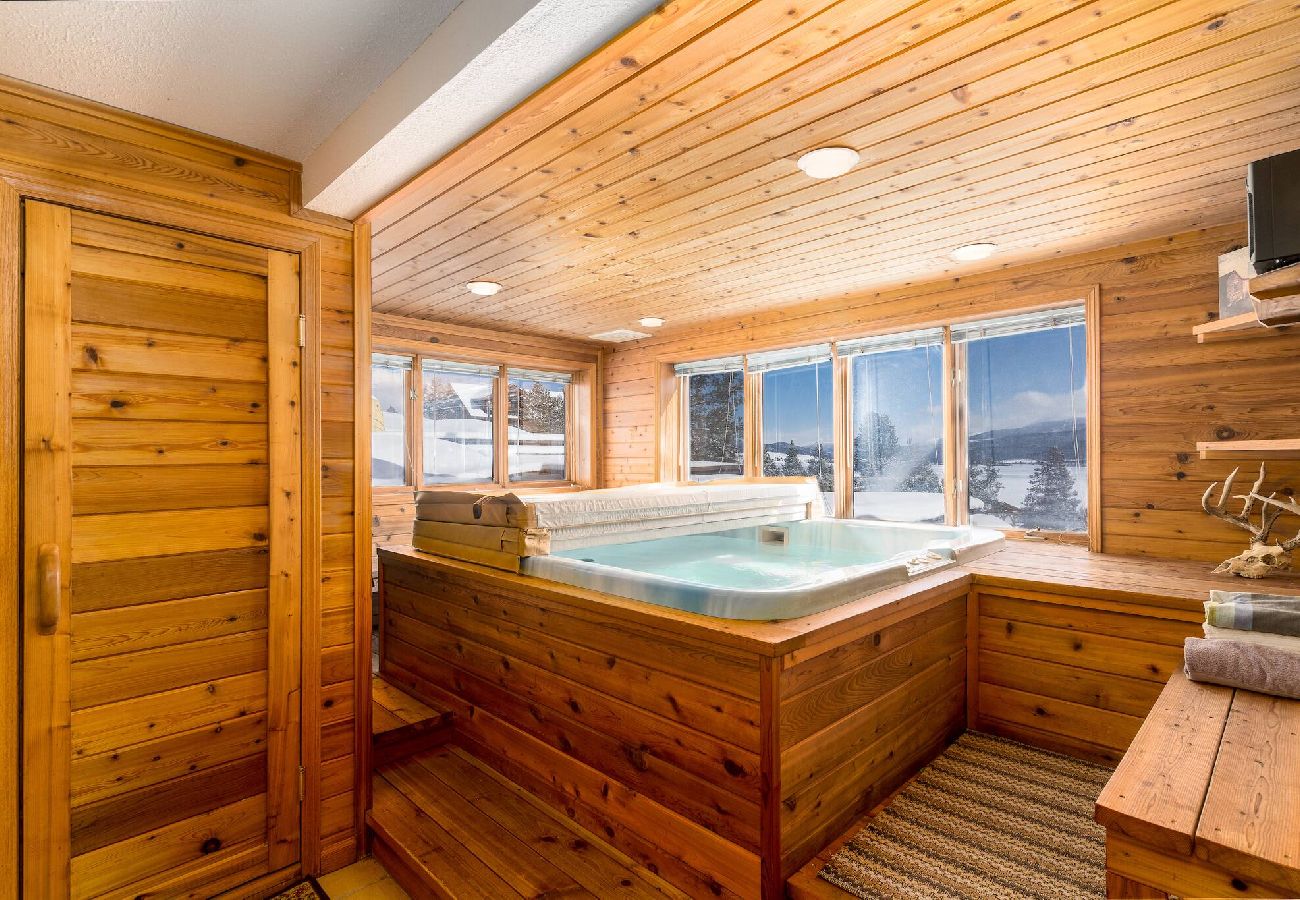 House in Anaconda - Georgetown Lake home with hot tub, sauna, & views! 
